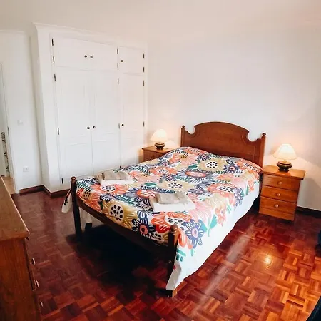 Um Pe Na Apartamento *